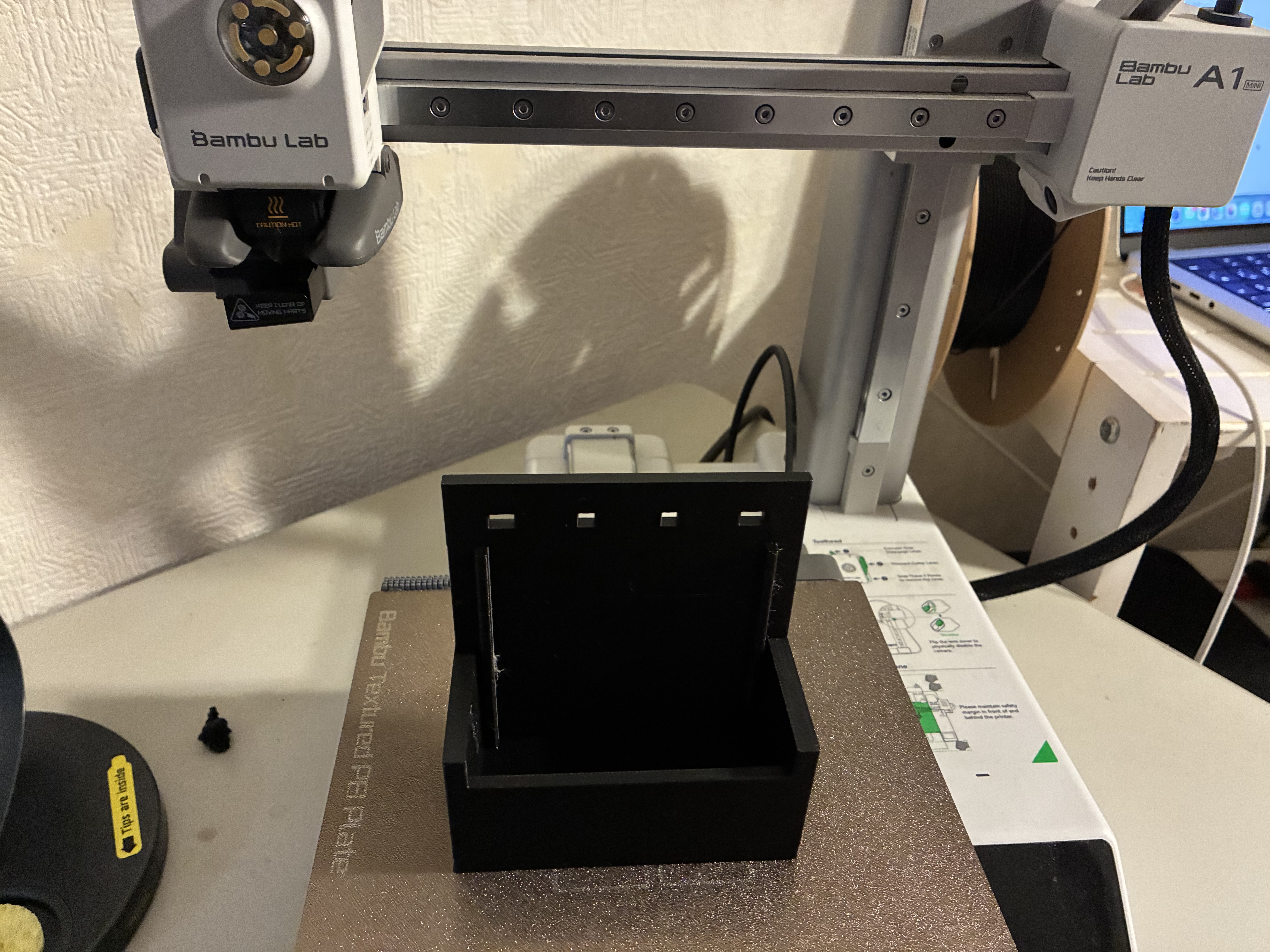 印刷に4〜5時間かかるので、3Dプリンターをもう1台買った